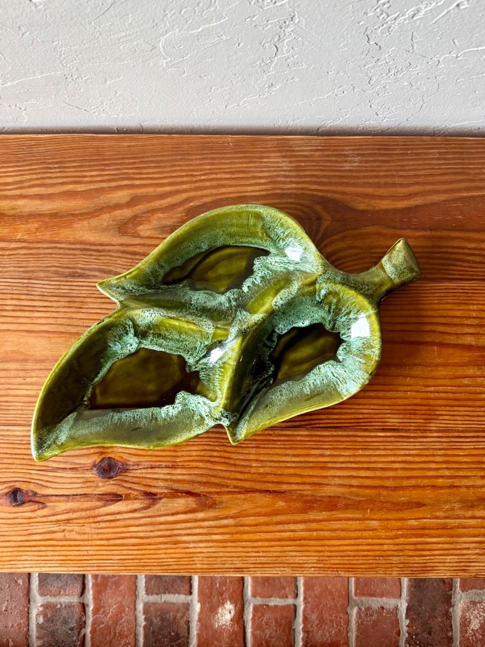 Mid-Century Modern 1960's Wade of California Pottery  Green Divided Leaf Dish - Picture 4 of 14